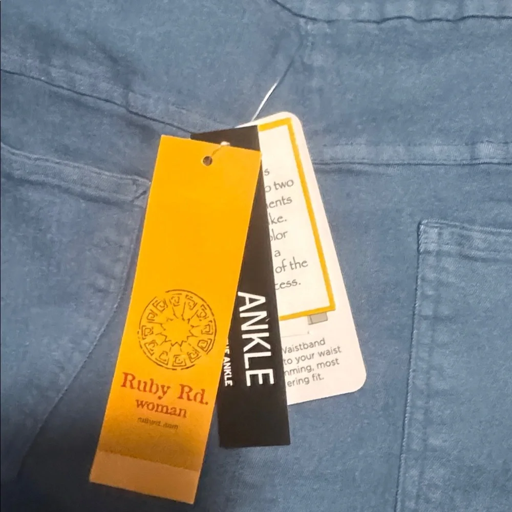 Ruby Rd Woman Light Wash Denim Capri Pants 16W Stretch Pull On Plus Size Casual - Picture 6 of 8